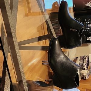 Aetrex Genuine Leather Black Ankle Boots with side zipper, size 9-9.5 Euro 40